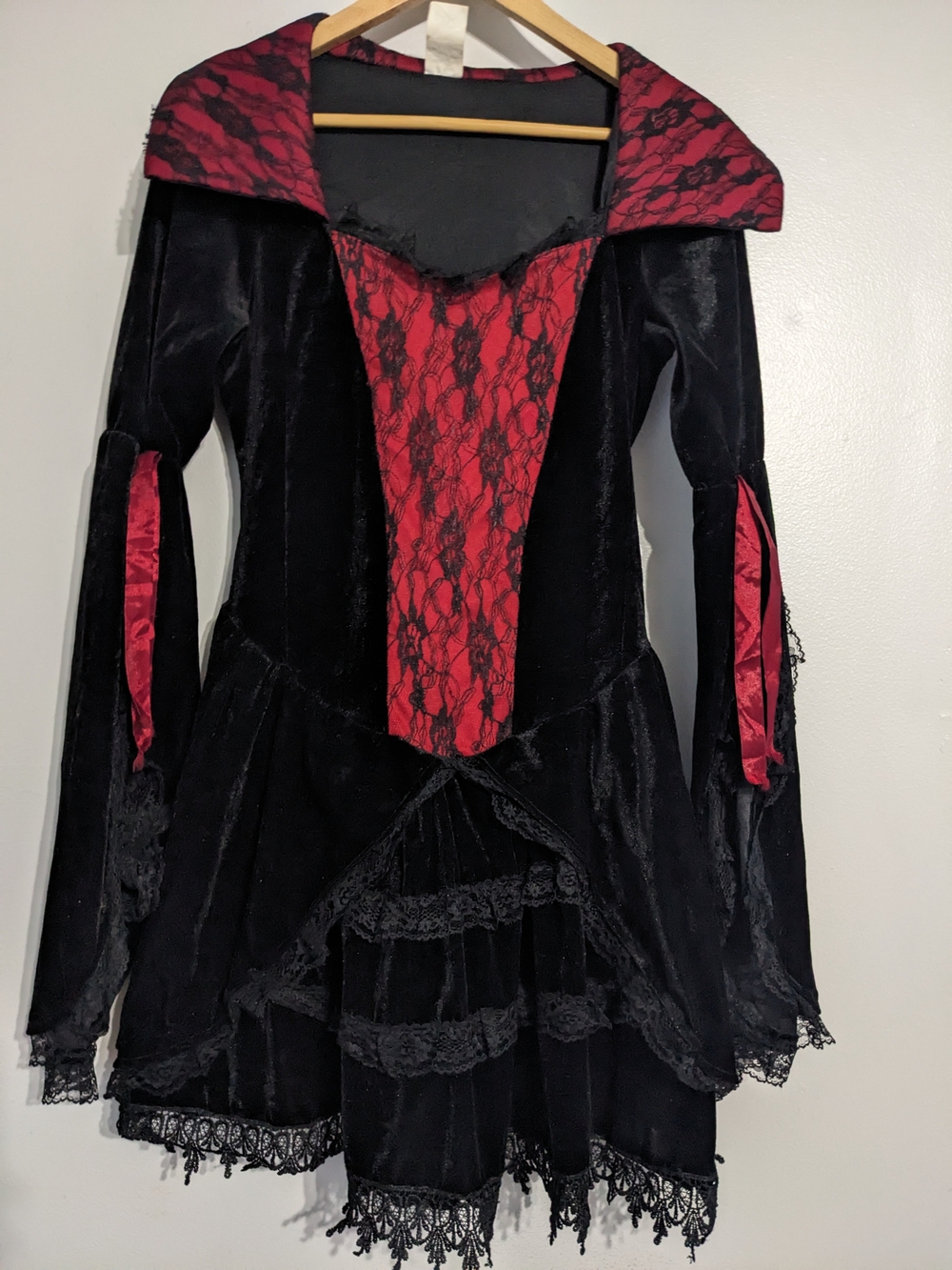 Vampire Halloween Costume Women's Medium Large Velvet Black Red Goth Emo Cosplay